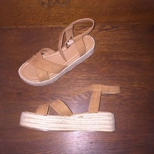 NWOT Platform Sandals